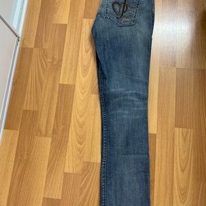 Juicy beautiful jean .